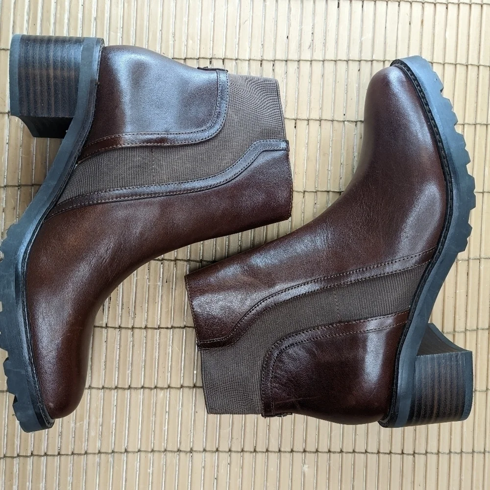Crown Vintage women's sz 6M brown leather Pull on ankle boots. 2